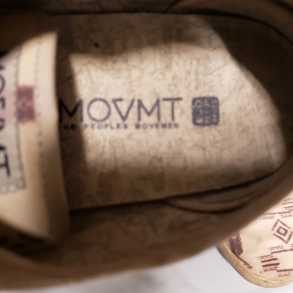 "Movmt" native am. pattern/design sz 11 mens shoes - Picture 7 of 9
